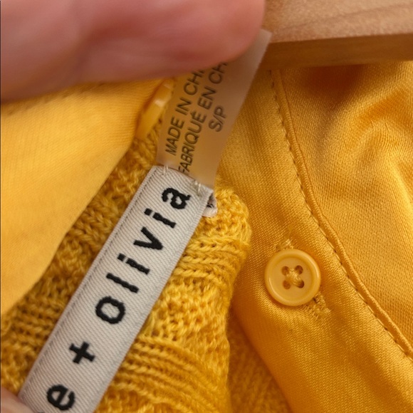 Alice and Olivia Abbott with collar - Picture 7 of 15